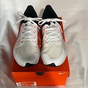 Nike White and Black Running Shoes WinFlow 8. Size 12 Men’s